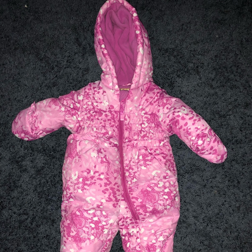 Snowsuit size 3-6 months
